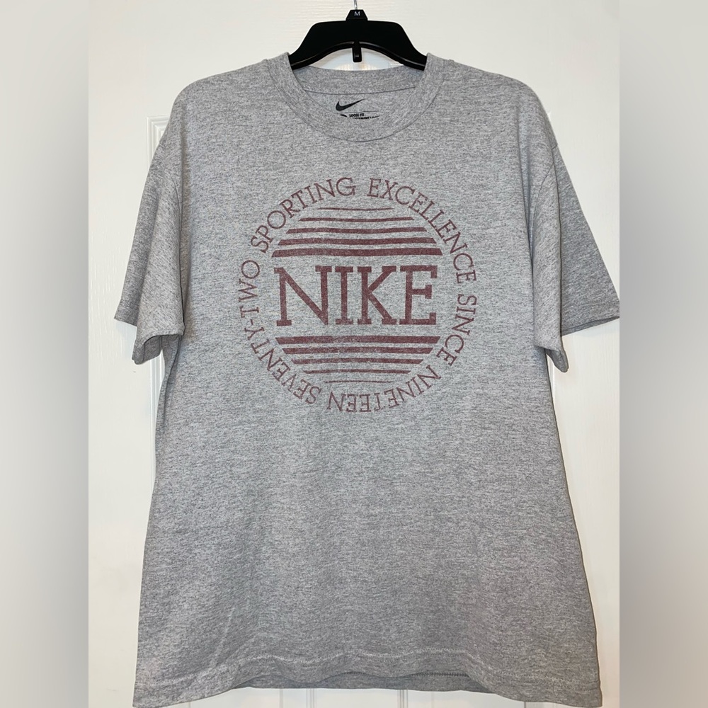 Gray, Large, Nike short sleeve shirt.